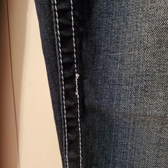 Women's Maurices Dark Wash Denim Capris - Picture 6 of 9